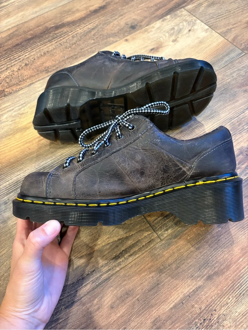 Dr. Martens Keani Brown Leather Platform Low Top Shoes Womens size 9